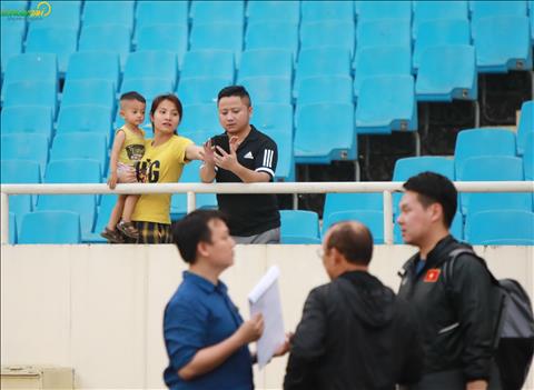 Trong buoi tap chinh thuc cua U23 Viet Nam tren SVD My Dinh, khong it nguoi ham mo co mat de theo doi thay tro HLV Park Hang Seo tap luyen.
