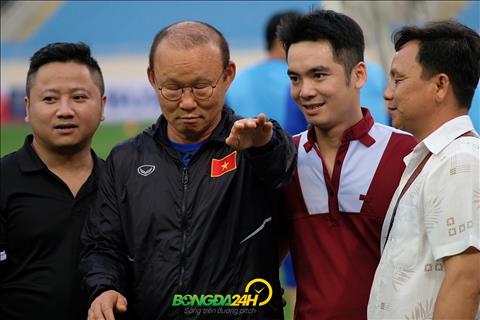 VIDEO: Chỉ một hành động nhỏ, thầy Park chiếm trọn tình yêu của khán giả