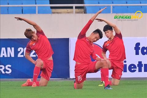 VIDEO: Vừa khỏi chấn thương, Đình Trọng lưỡng long nhất thể với Thành Chung trên sân tập