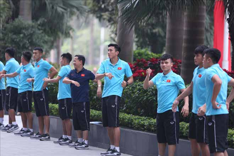 U23 Việt Nam tập luyện nhẹ nhàng trước trận gặp Brunei hình ảnh