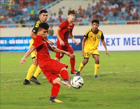Dinh Thanh Binh, Xuan Hung lan luot ghi ban cho U23 Viet Nam sau nhung tinh huong to chuc tan cong.