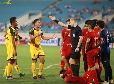 Viec hau ve Wafi phai nhan the do roi san cang khien U23 Brunei gap nhieu kho khan.