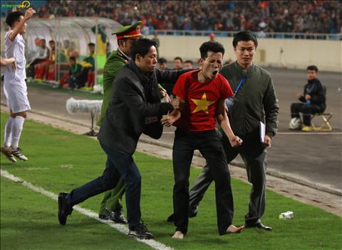 Co the thay ro niem vui cua NHM sau khi U23 Viet Nam ghi ban thang duy nhat danh bai U23 Indonesia.