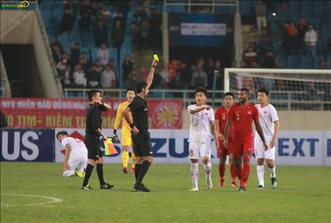 ẢNH Cận cảnh tình huống chơi xấu của cầu thủ U23 Indonesia với Đoàn Văn Hậu hình ảnh 2