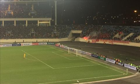 Bóng đá Việt Nam sắp bị phạt nặng vì pháo sáng hình ảnh