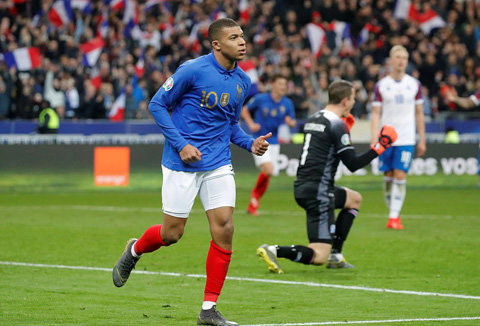 Pháp 4-0 Iceland Gà con Mbappe gáy vang, nhà ĐKVĐ bay cao hình ảnh 2
