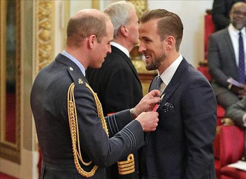 Harry Kane nhan huan chuong MBE tu Hoang tu William.