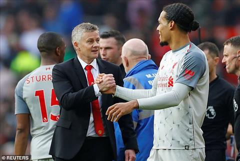 Solskjaer dẫn dắt M.U, Van Dijk bất ngờ méo mặt, lý do là đây!