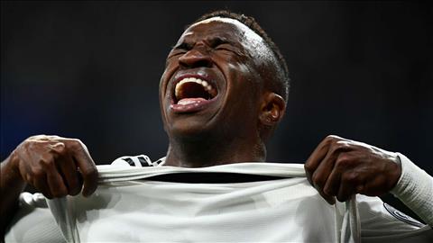 Bị loại ở Champions League, Real còn nhận thêm tin sốc