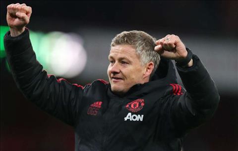 Bức ảnh HLV Solskjaer chụp chung với Sir Alex gây sốt sau trận PSG 1-3 MU