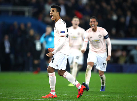 Mason Greenwood: Thứ 4 ra mắt Champions League, thứ 6 về ... học văn hóa