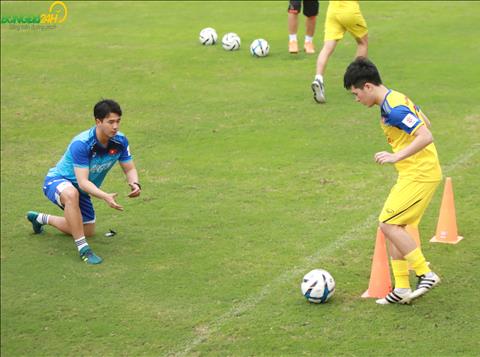 VIDEO: Đình Trọng phải tập riêng tại U23 Việt Nam trong buổi chiều 7/3