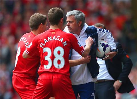 Liverpool vs Chelsea 2013/14: Kế hoạch vĩ đại của Mourinho và cú trượt chân (P2)