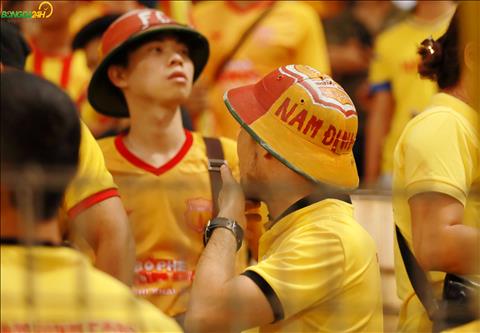 CĐV Nam Định quậy phá sân Hàng Đẫy: Học cái hay chứ đừng học cái dở