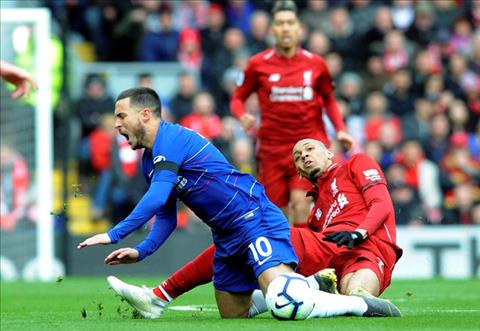 Tiền vệ Fabinho gây phẫn nộ với tình huống xì mũi về Hazard hình ảnh