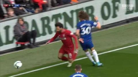 MXH dậy sóng với màn ăn vạ của Mohamed Salah