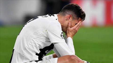 Cristiano Ronaldo thất vọng khi Juventus bị loại ở C1 hình ảnh