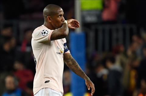 Để trở lại CLB cũ, Ashley Young sẵn sàng đi bộ từ Ý về Anh hình ảnh 2