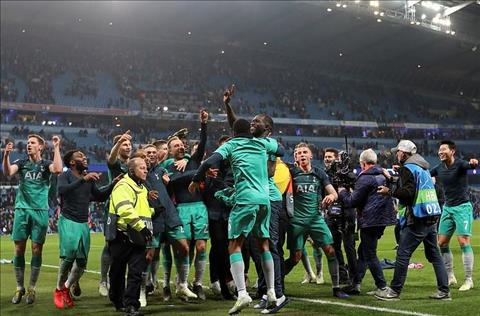 Tottenham vao ban ket Champions League