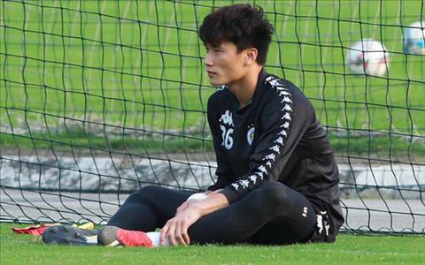 NÓNG: Thủ môn Bùi Tiến Dũng sẽ phải giải nghệ nếu không chữa dứt điểm chấn thương