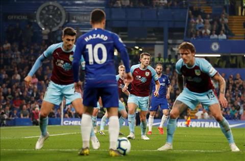 Chelsea vs Burnley Hazard di bong