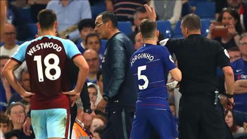 HLV Sarri đứng trước khả năng nhận án phạt từ FA