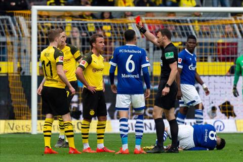 Dortmund 2-4 Schalke Thua derby vùng Ruhr, Dortmund gần tan mộng vô địch hình ảnh 2