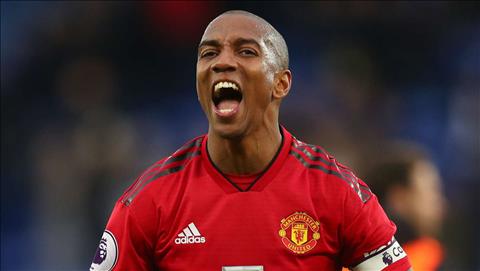 MU ban Ashley Young o He 2019