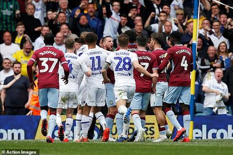 Leeds United 1-1 Aston Villa Mất vé thăng hạng vì fair-play hình ảnh