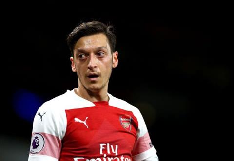 HLV Emery bị chỉ trích vì ngược đãi Mesut Ozil hình ảnh