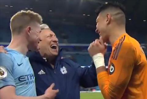 Bại tướng phá lên cười với bàn thắng “rùa” của sao Man City