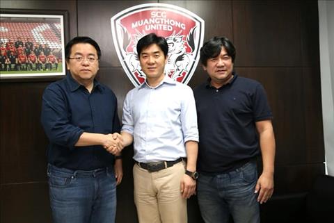 Muangthong Utd chính thức ra mắt HLV mới hình ảnh