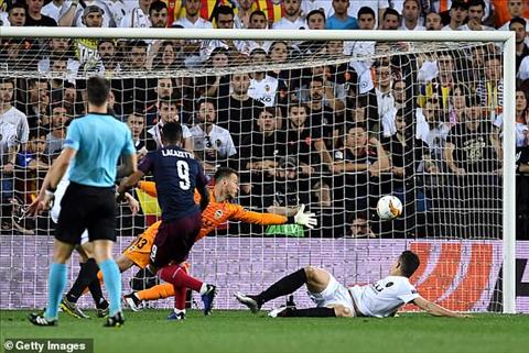 Valencia 2-4 (3-7) Arsenal Nhấn chìm hang dơi, Pháo thủ hiên ngang vào CK Europa League hình ảnh 3
