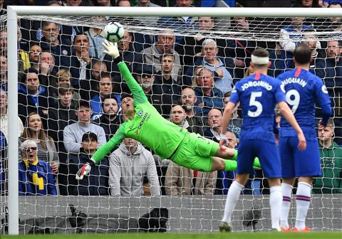 Toả sáng trước Frankfurt, thủ thành Kepa được người hâm mộ Chelsea tha thứ