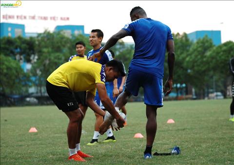 Chan sut cua Ha Noi FC cung khong the tiep tuc bai tap.