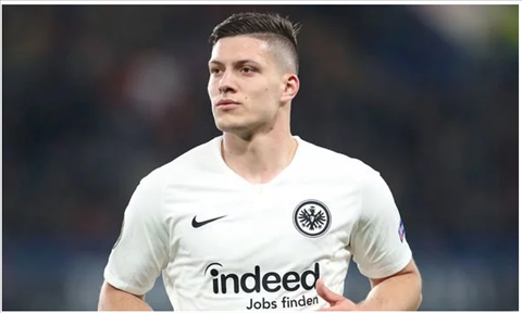 Luka Jovic sap ky hop dong voi Chelsea