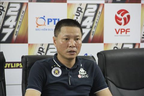 HLV Chu Dinh Nghiem ly giai nguyen nhan Bui Tien Dung lan dau bat chinh cho Ha Noi FC.