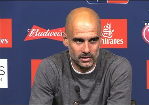VIDEO: Man City ăn ba lịch sử, Pep Guardiola vẫn nổi đóa vì bị hỏi xoáy