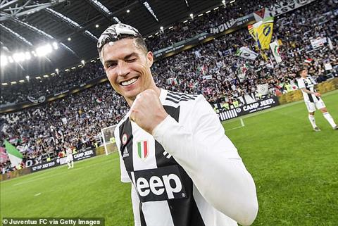 Ronaldo nhan giai cau thu xuat sac nhat Serie A
