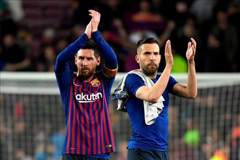 Jordi Alba het loi khen ngoi Messi