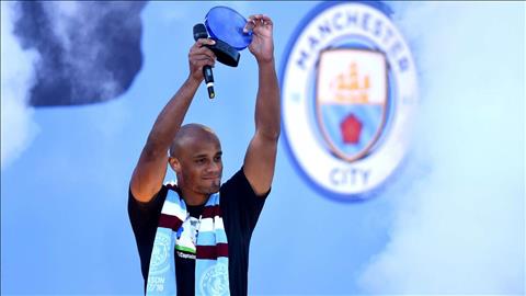 5 trung vệ có thể thay thế Kompany ở Man City