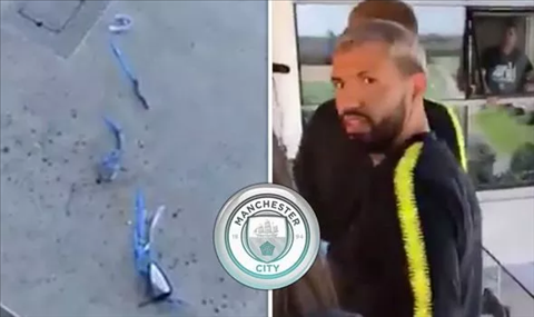 Man City đánh rơi cúp vô địch Premier League từ trên ban công hình ảnh Man City đánh rơi cúp vô địch Premier League từ trên ban công hình ảnh