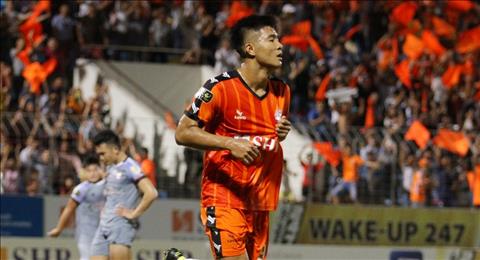 Góp công giúp Đà Nẵng hạ TP.HCM, Hà Đức Chinh vẫn bị HLV Huỳnh Đức chê trách