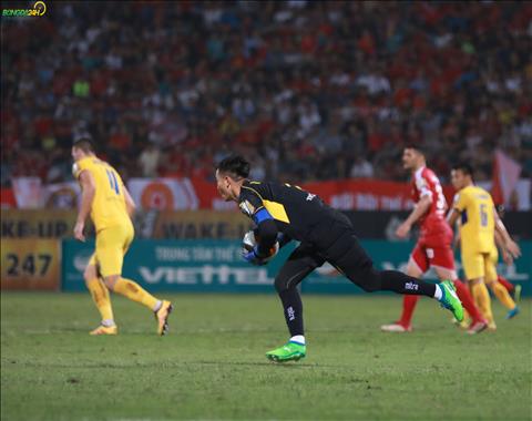 Sau 8 vong dau, SLNA chi thung luoi 5 ban, it hon hai doi dang dung tren trong BXH V-League 2019 la Ha Noi va TP Ho Chi Minh.