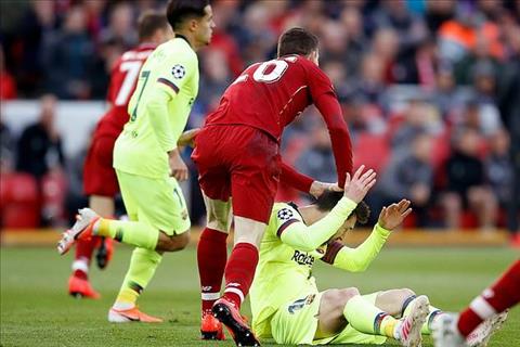 Học Smalling, sao Liverpool tung đòn khiến Messi im tiếng