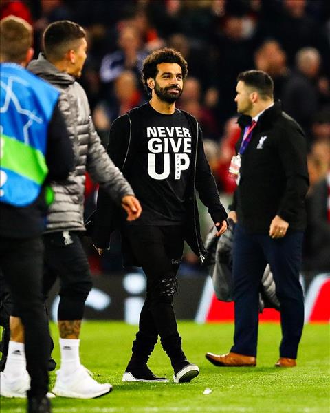 Salah gửi thông điệp chiến thắng trong trận Liverpool vs Barca hình ảnh