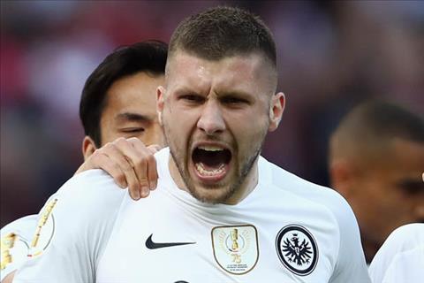 Eintracht Frankfurt chốt giá bán Ante Rebic cho MU