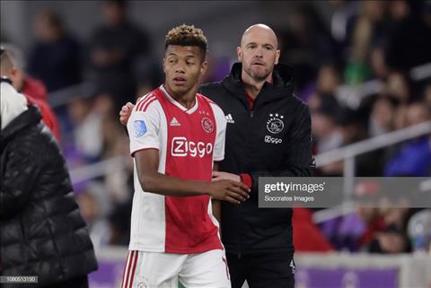 David Neres của Ajax Amsterdam bị trừng phạt vì trêu thầy hói đầu hình ảnh