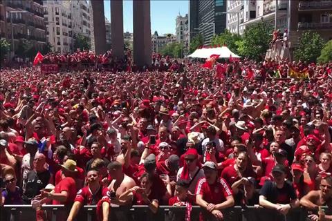 VIDEO CĐV Liverpool ăn mừng cuồng nhiệt tại Madrid hình ảnh