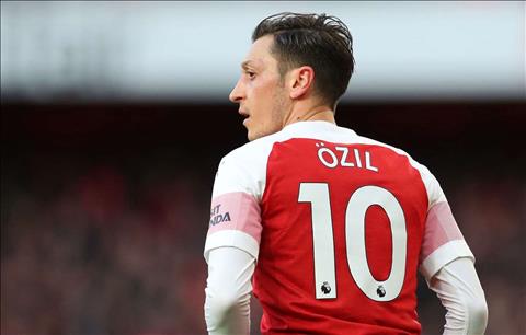 Diện mạo vàng hoe của Ozil và nguyên nhân hài hước